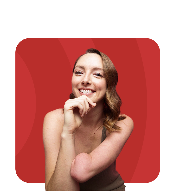 Persona con discapacidad sobre fondo rojo